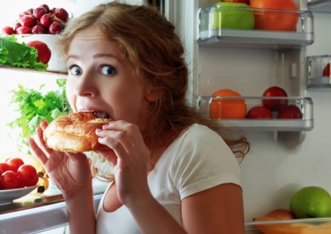 Fome Emocional: Cinco dicas para controlar as emoções e a balança