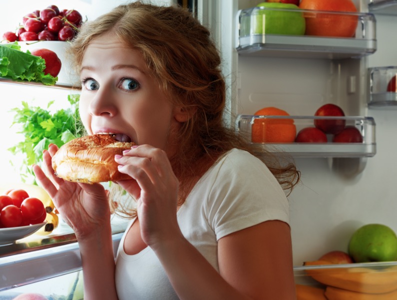 Fome Emocional: Cinco dicas para controlar as emoções e a balança