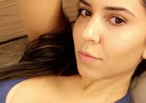  Mulher Melão arrebita bumbum na cama: 'tô querendo'