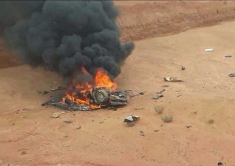 Carro de R$ 3 milhões é completamente destruído após cair em barranco 