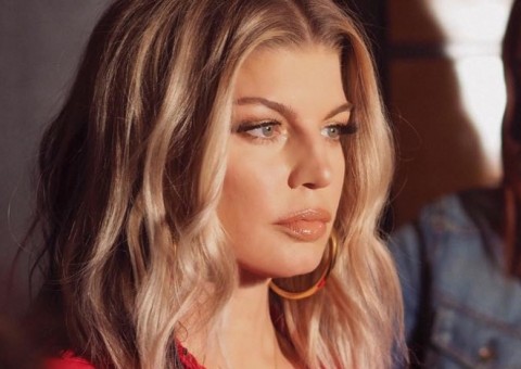   Fergie cai no choro ao falar sobre divórcio de Josh Duhamel