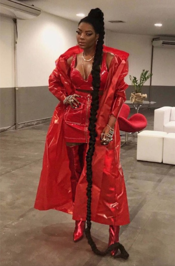 Ludmilla choca com look no Prêmio Multishow e divide opiniões