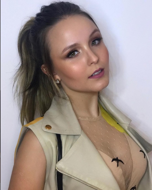 Aos 16 anos, Larissa Manoela revela que está emancipada 