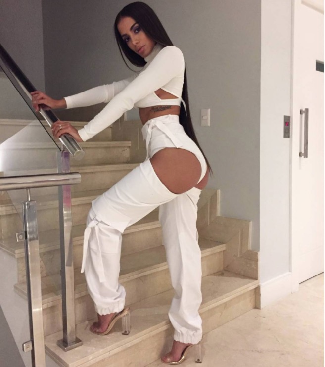 Anitta revela o que noivo acha dos looks ousados