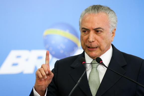 Temer passa mal e é levado para hospital em Brasília