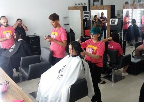 Shopping em Manaus arrecada cabelos para confecção de perucas para pacientes com câncer