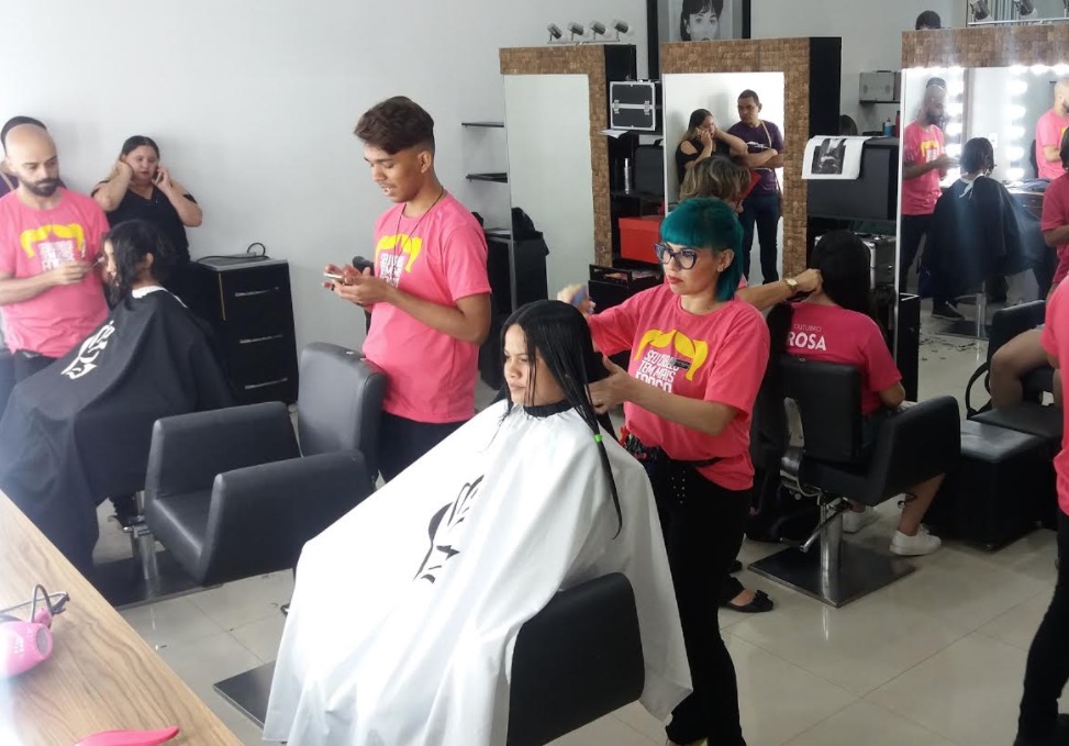 Shopping em Manaus arrecada cabelos para confecção de perucas para pacientes com câncer