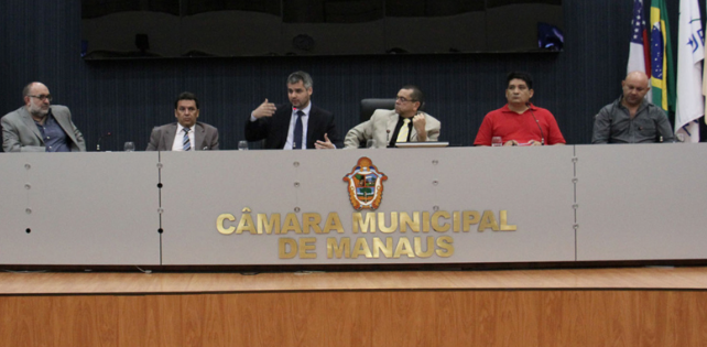 Câmara analisa situação dos mais de 5 mil servidores que serão demitidos pelo município 