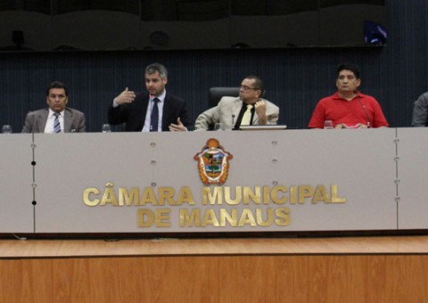 Câmara analisa situação dos mais de 5 mil servidores que serão demitidos pelo município 