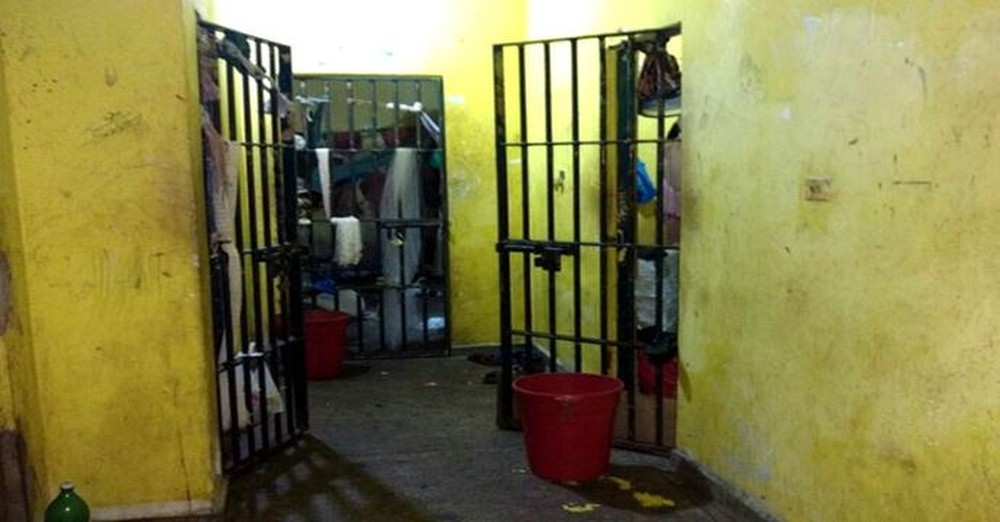 Detento despenca de prédio durante tentativa de fuga em massa no Amazonas