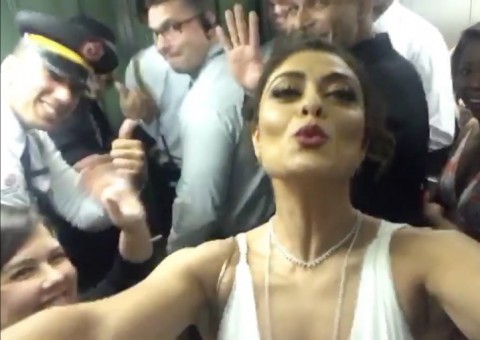 Juliana Paes e Marcelo Faria ficam presos em elevador 