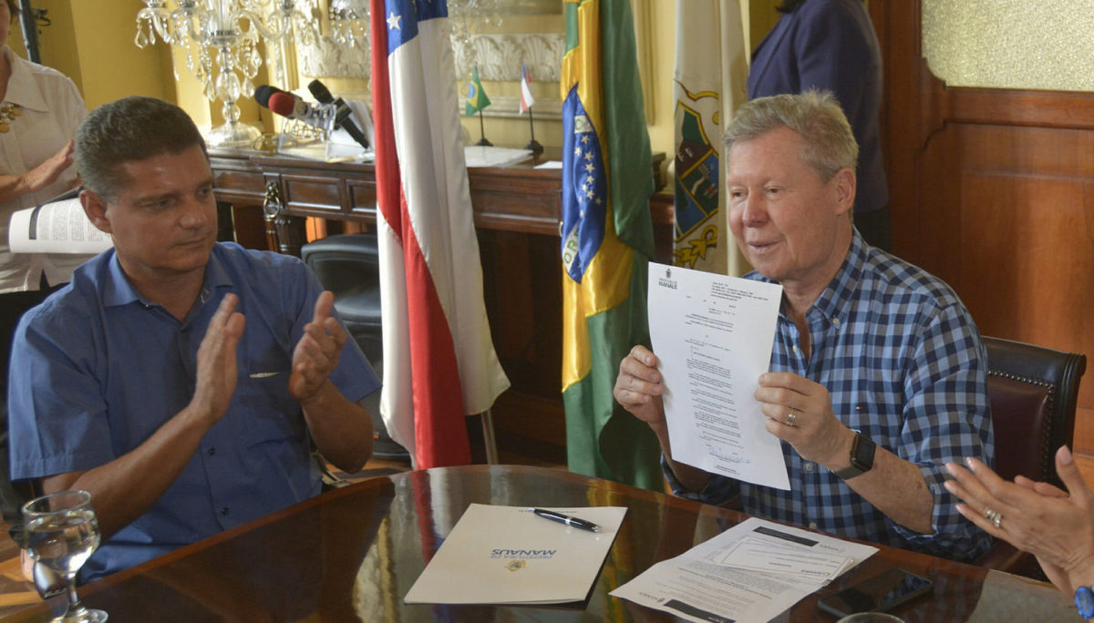 Prefeito assina Projeto de Lei que garante aumento salarial de servidores municipais