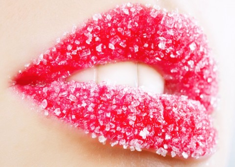 Lábios rachados indicam falta de nutrientes, desidratação e muito mais