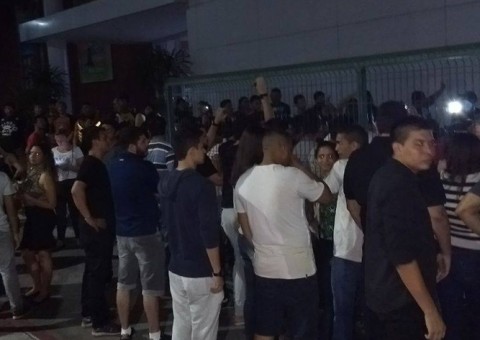 Manauaras se revoltam após cinema cancelar pré-estreia em cima da hora