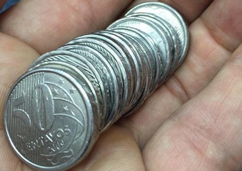 Mãe deixa homem abusar da filha de 11 anos em troca de cinco reais