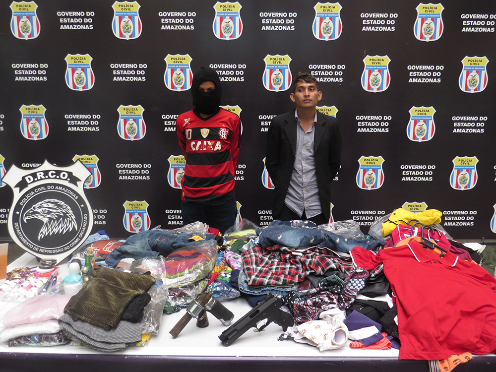 Dupla é detida em flagrante após assaltos e fazer refém em loja de Manaus