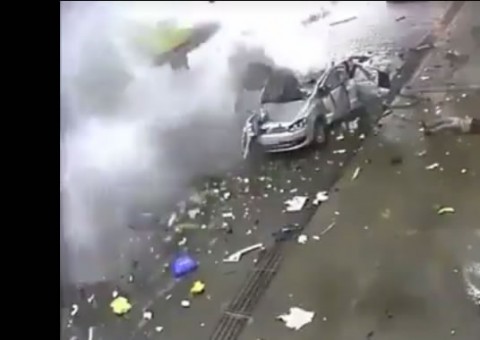 Saiba a verdade sobre vídeo de explosão de carro em posto de gasolina por causa do celular