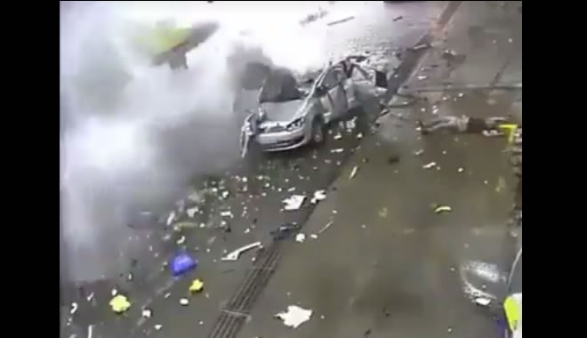 Saiba a verdade sobre vídeo de explosão de carro em posto de gasolina por causa do celular