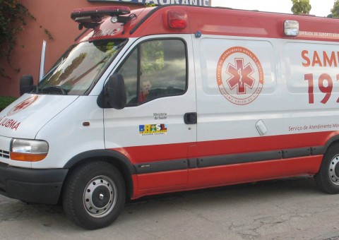 Suspeito de tentar assaltar mulher leva surra de populares em Manaus