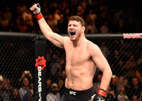 Campeão do UFC é acusado de estrangular jovem dentro de academia