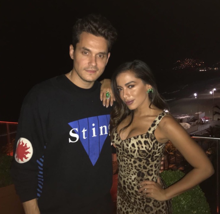 John Mayer tieta Anitta em festa no Rio