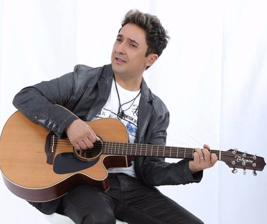  Tom Cleber apresenta Ápice do Amor na Copacabana Chopperia