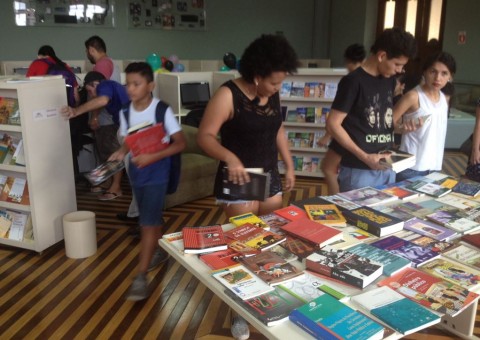 Em comemoração ao dia do livro, Governo do Amazonas oferece troca de livros e gibis