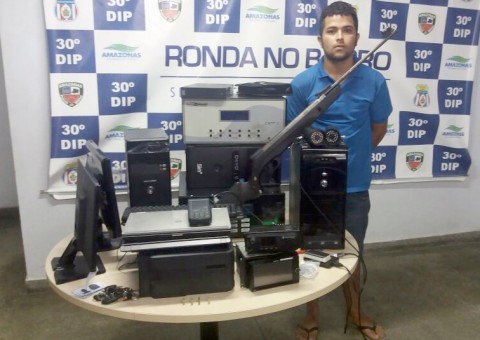 Em Manaus, jovem é preso em flagrante após anunciar produtos roubados na internet
