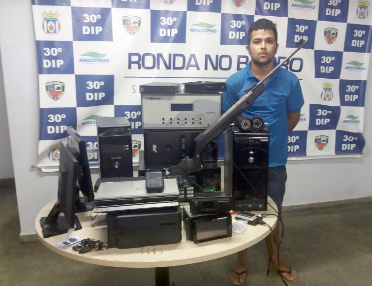 Em Manaus, jovem é preso em flagrante após anunciar produtos roubados na internet