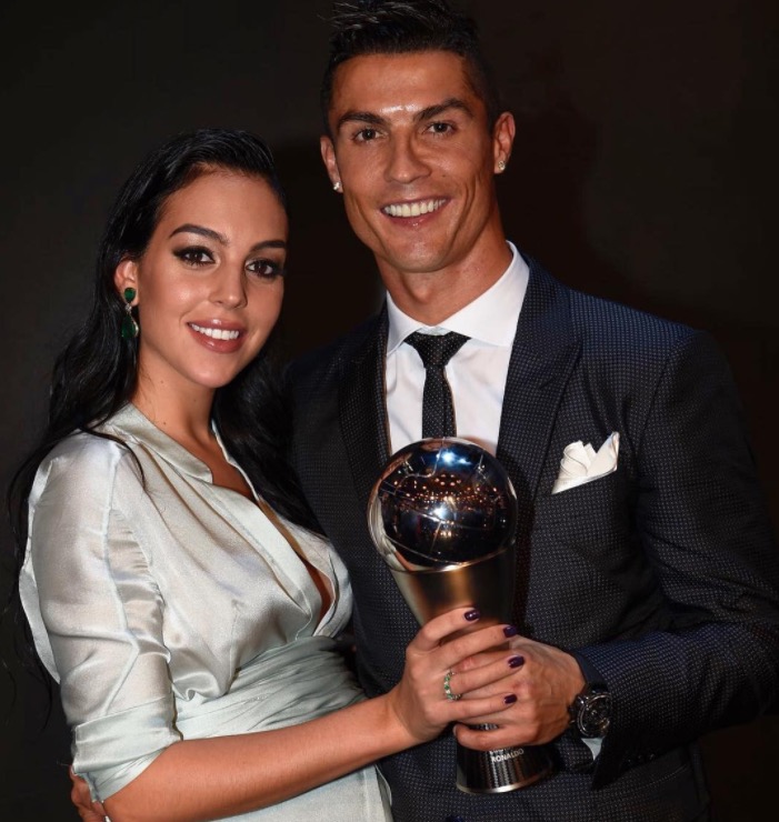 Cristiano Ronaldo e namorada anunciam nome da filha