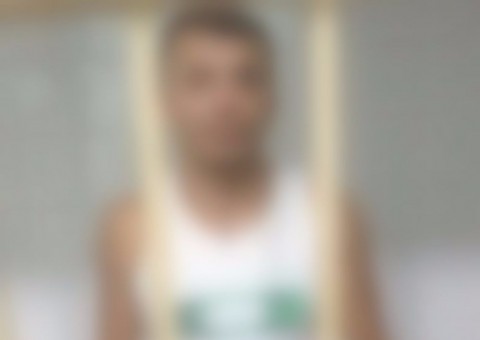 Mulher flagra marido abusando de adolescente e reage para salvar a menina