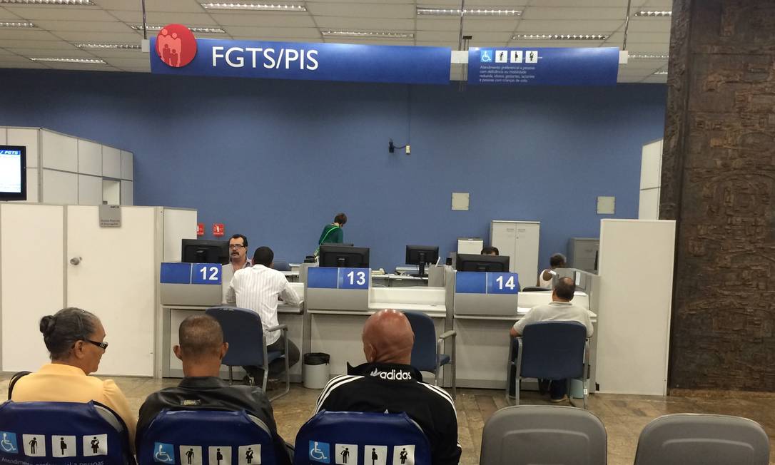 Governo planeja liberar FGTS para quitar consignado