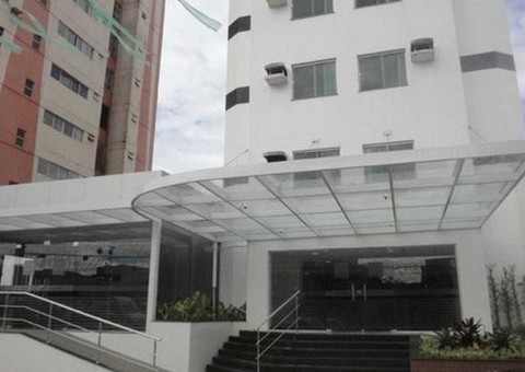 Mulher despenca misteriosamente do 13º andar de hotel no Pará 