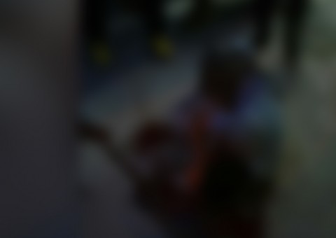 Revoltados, moradores atacam e espancam suspeito de assalto em Manaus