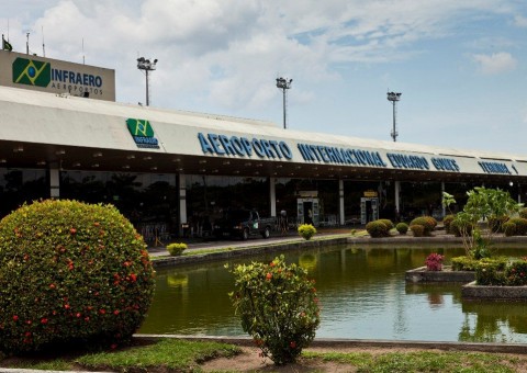 Mulher é presa ao tentar embarcar com drogas em aeroporto de Manaus