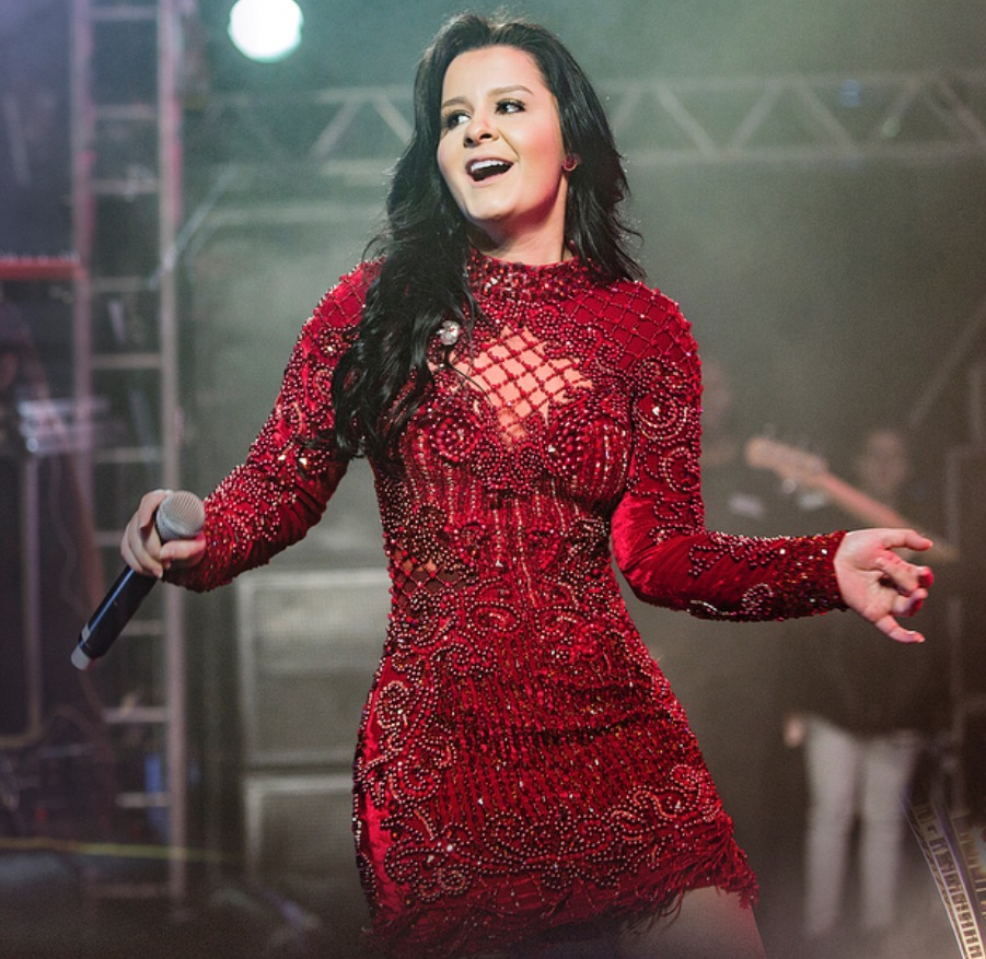 Namorando há 2 meses, cantora Maraísa está noiva