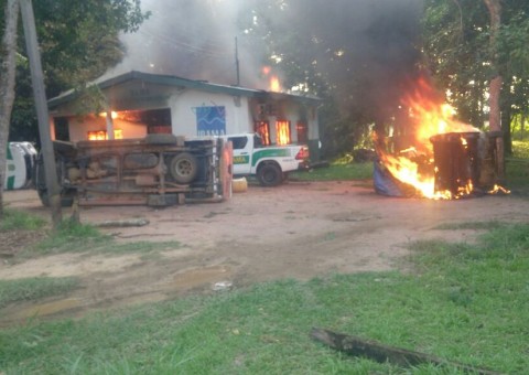 Barco do ICMBio é incendiado em novo ataque no sul do Amazonas