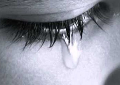 Casal queima filho de 5 anos vivo enquanto procura parceiros sexuais na internet