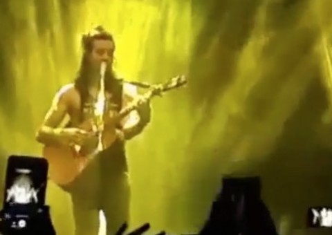  Tiago Iorc se apresenta em Manaus e encanta fãs; assista