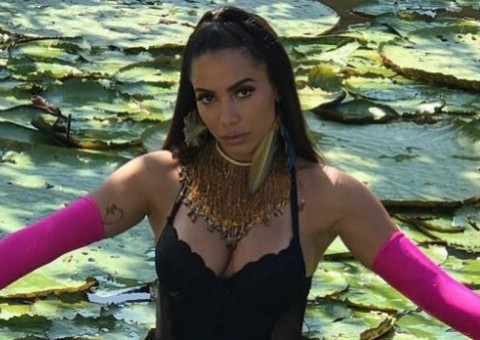 Manauara bomba na internet ao ter foto postada por Anitta