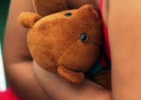 Idoso é espancado por moradores após ser flagrado estuprando neta em Manaus