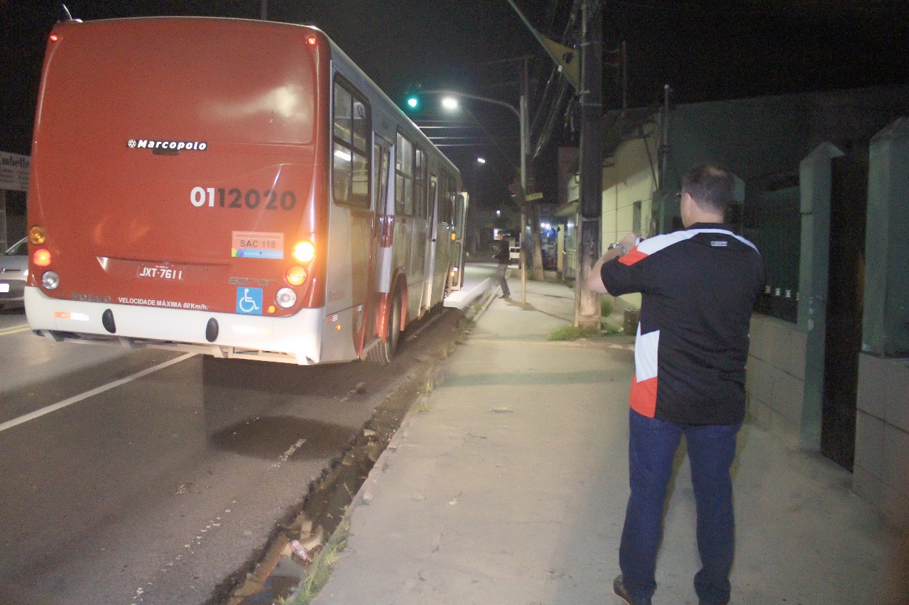 7 ônibus e mais 43 veículos são apreendidos durante operação em Manaus