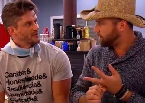 A Fazenda: Marcos revela quantas camisinhas foram usadas por Marcelo Ié Ié e Flavia