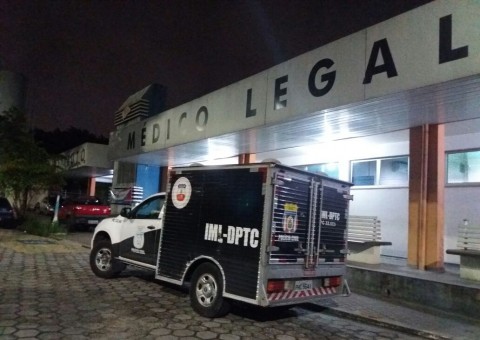 Adolescente é morto a tiros enquanto estava sentado em calçada de Manaus