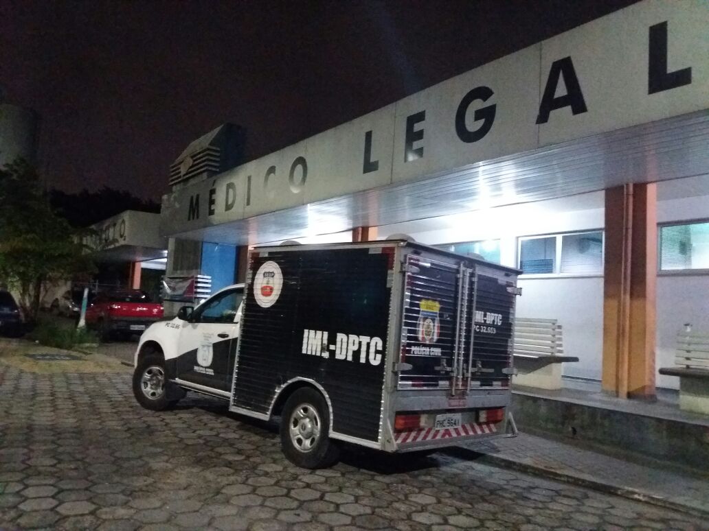 Adolescente é morto a tiros enquanto estava sentado em calçada de Manaus