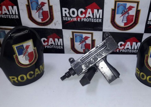Homem é preso com pistola e drogas em Manaus