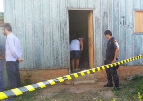 Mãe de meninas queimadas nuas é achada morta