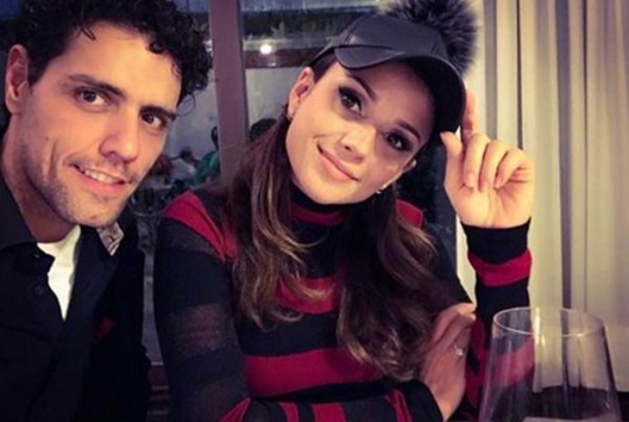 Chega ao fim namoro de Paula Fernandes e cantor Thiago Acaram