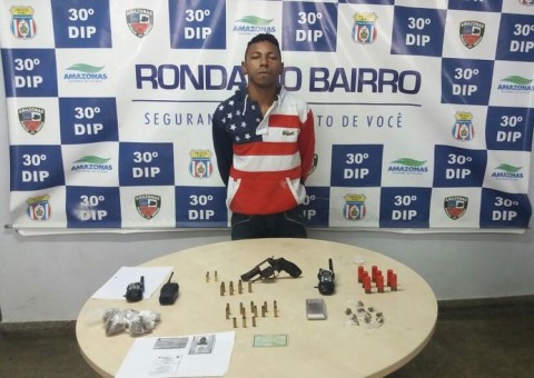 Homem é preso em flagrante com drogas após denúncia por homicídio em Manaus