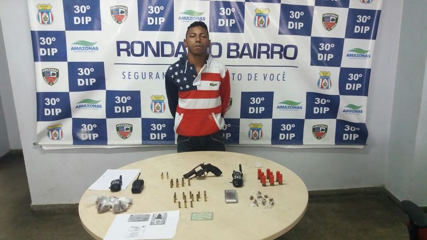 Homem é preso em flagrante com drogas após denúncia por homicídio em Manaus